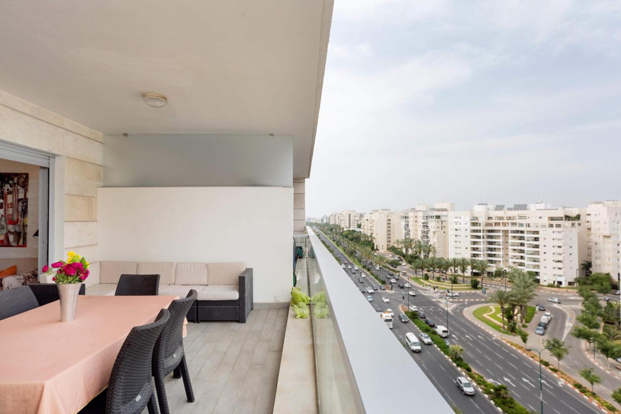 شقة Urban Gem With Outdoor Lounge By Sea N' Rent تل أبيب المظهر الخارجي الصورة